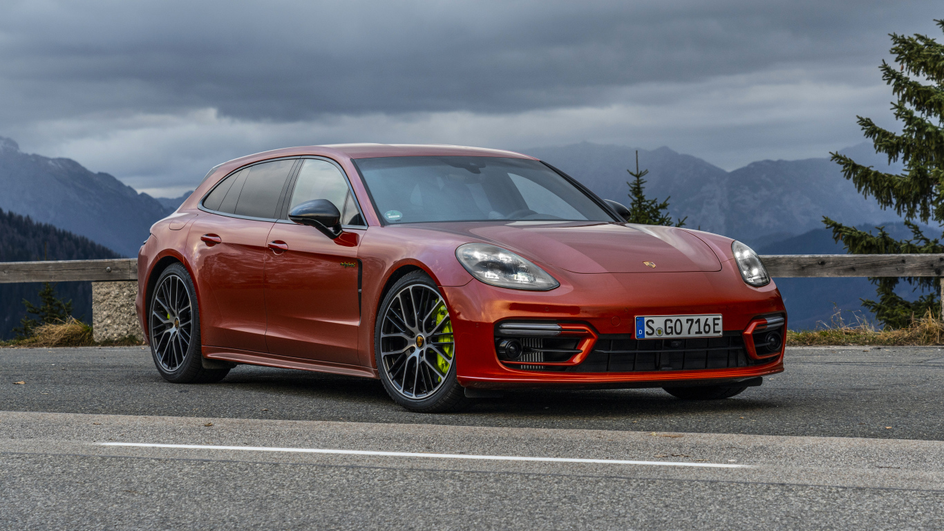 Автомобиль Porsche Panamera 4 E-Hybrid, 2021 года