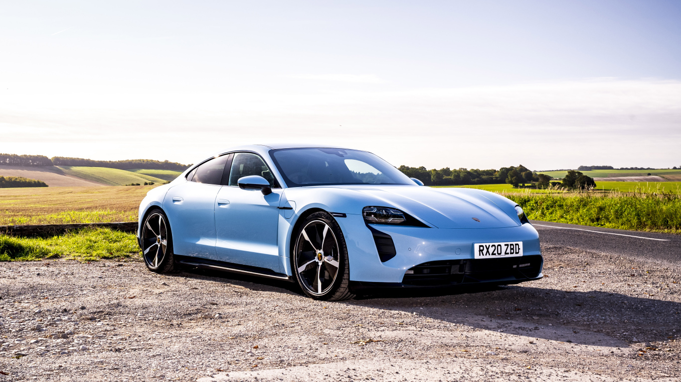Голубой автомобиль Porsche Taycan 4S 2021 года