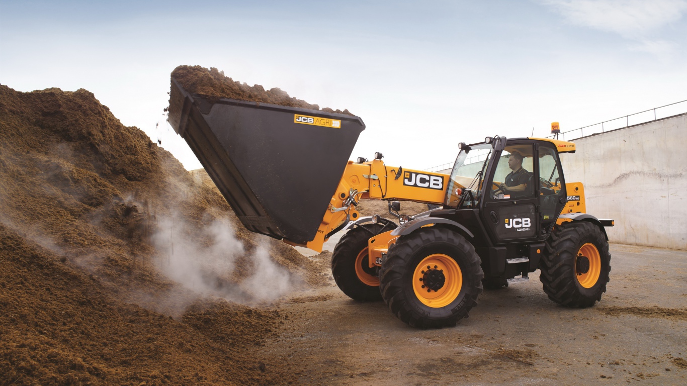 Экскаватор JCB 560-80 на работах 