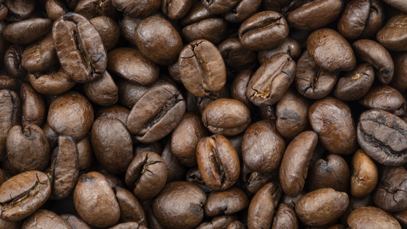 Жареные ароматные  кофейные зерна крупным планом