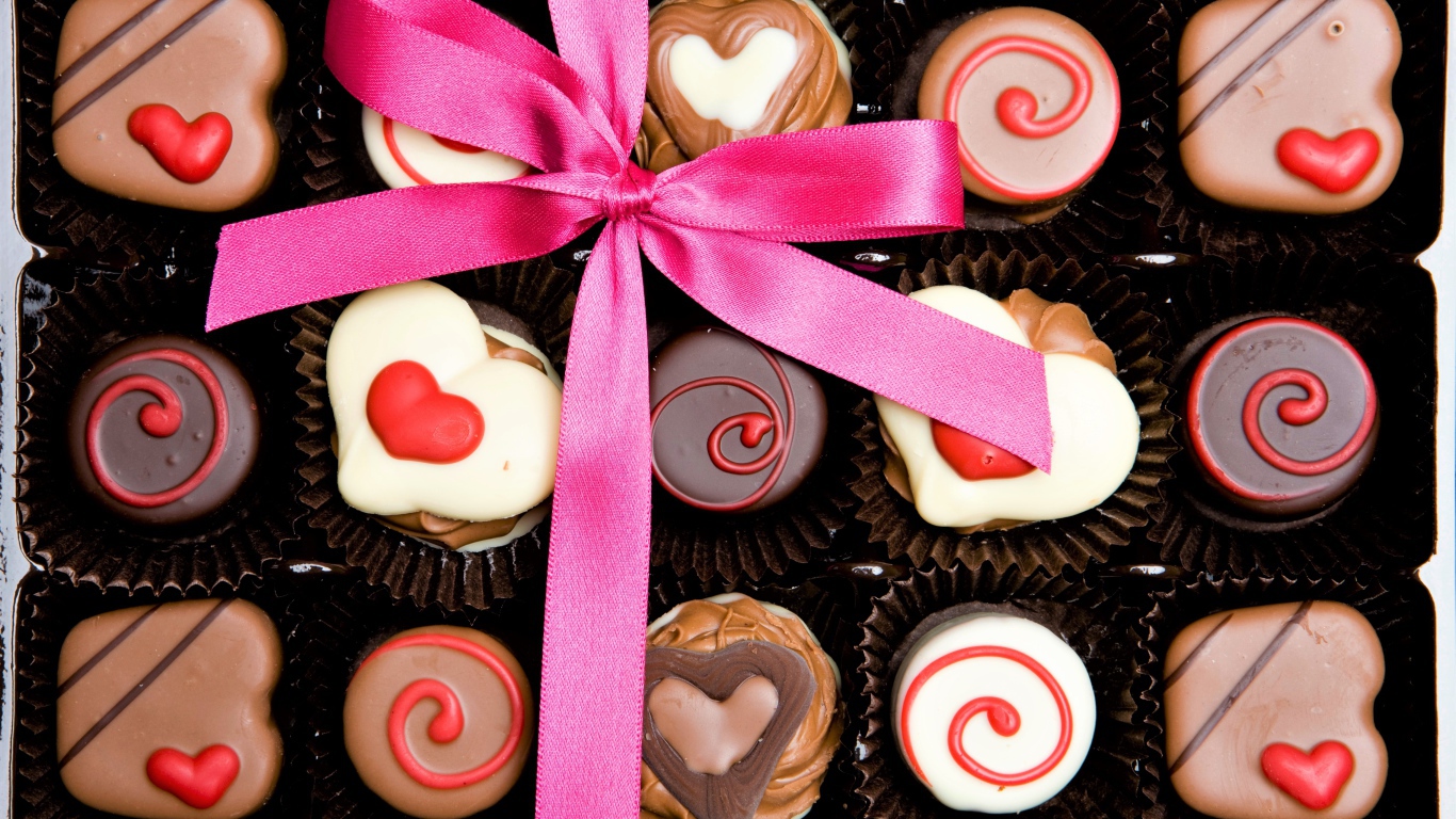 Конфеты ассорти в коробке с бантом