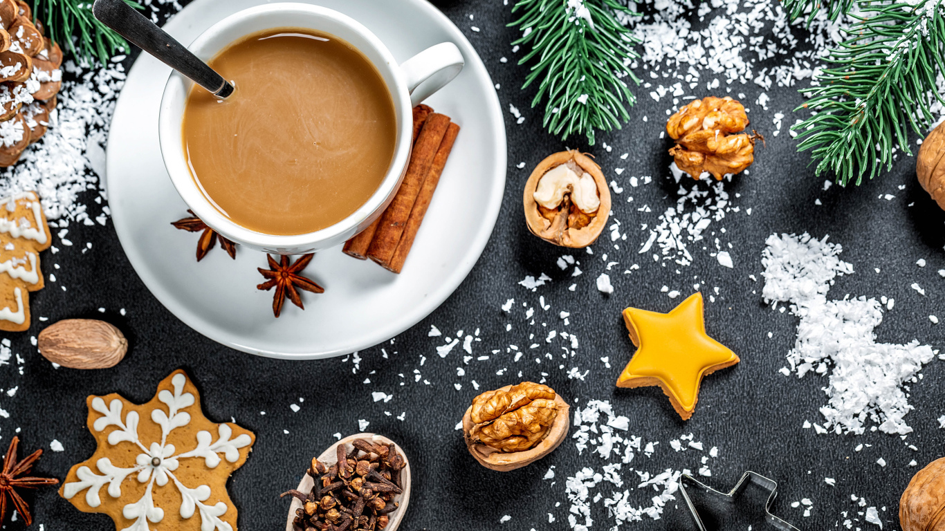 Чашка горячего какао с корицей на столе с орехами и печеньем