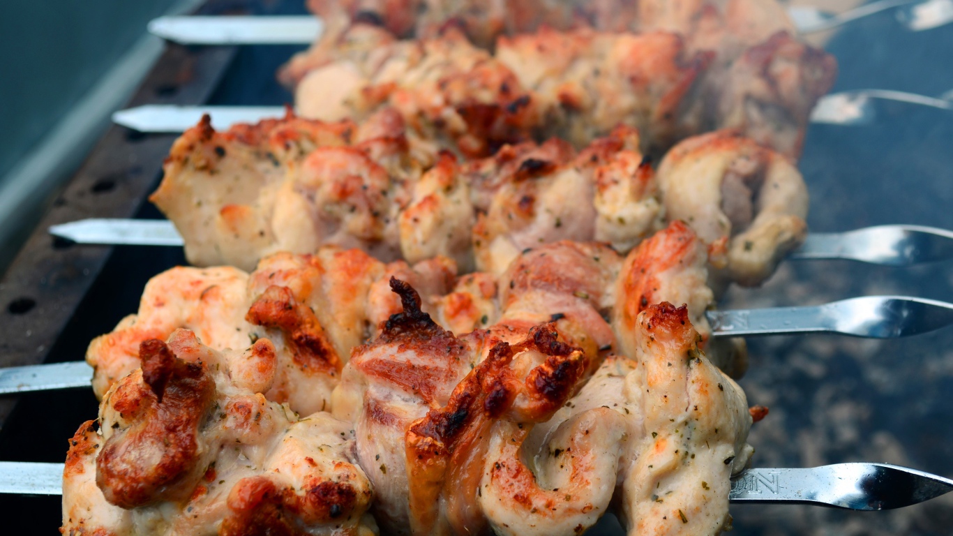 Вкусный шашлык из свинины на мангале 