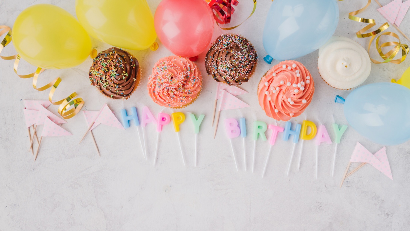 Шарики, сладости и свечи на День рождения 