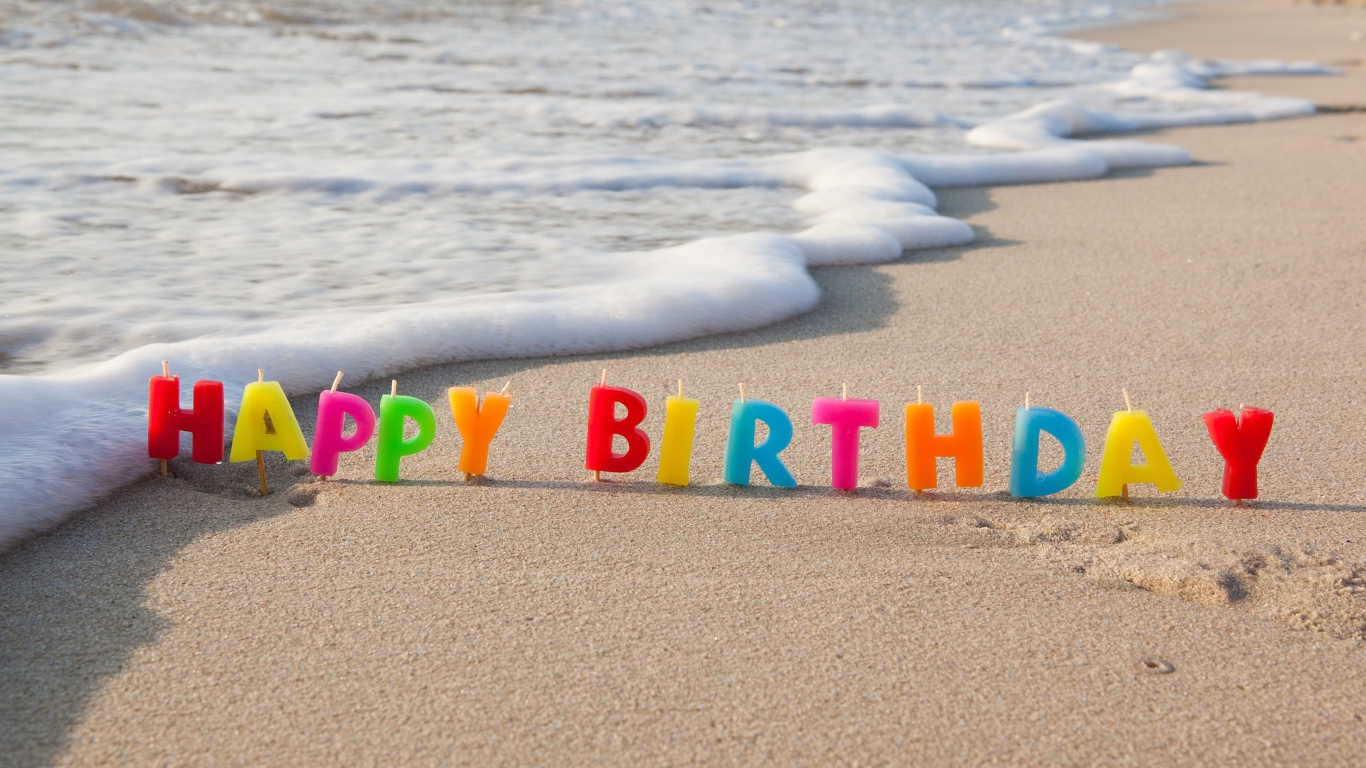 Свечки С Днем Рождения на морском песке