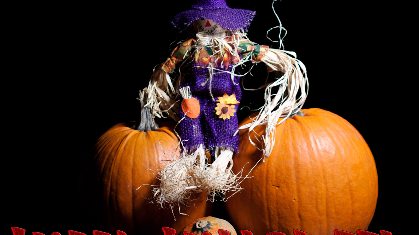 Игрушка и тыква на праздник Хэллоуин
