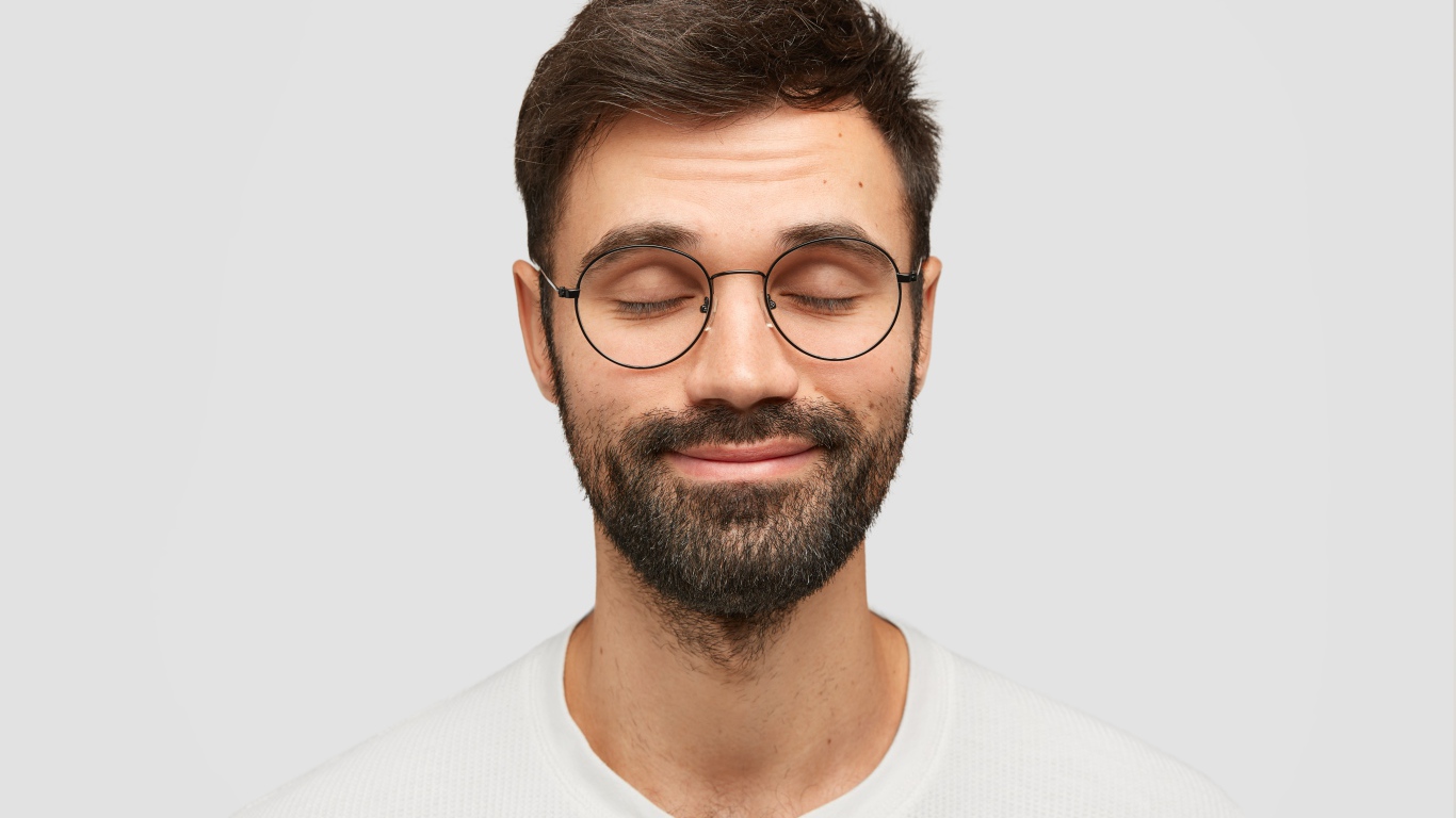 Bearded man with glasses on his face