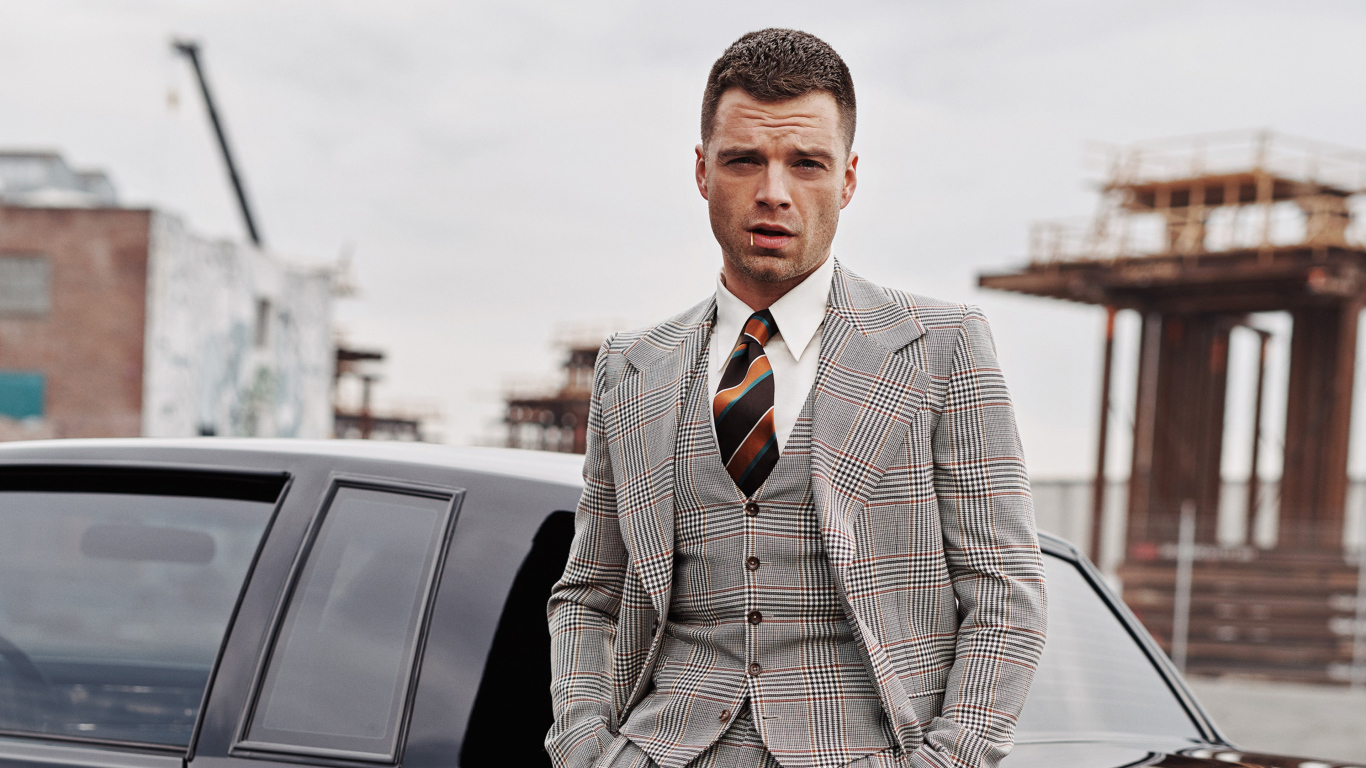 Стильный мужчина, актер Себастиан Стэн в костюме