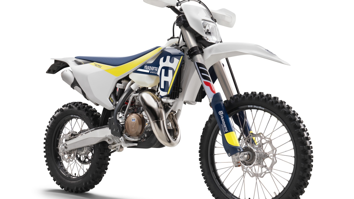 Гоночный мотоцикл  Husqvarna TX 125, 2020 года на белом фоне