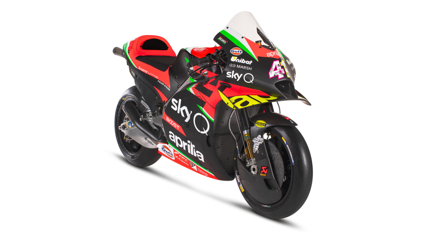 Гоночный мотоцикл  Aprilia RS GP, 2020 года на белом фоне