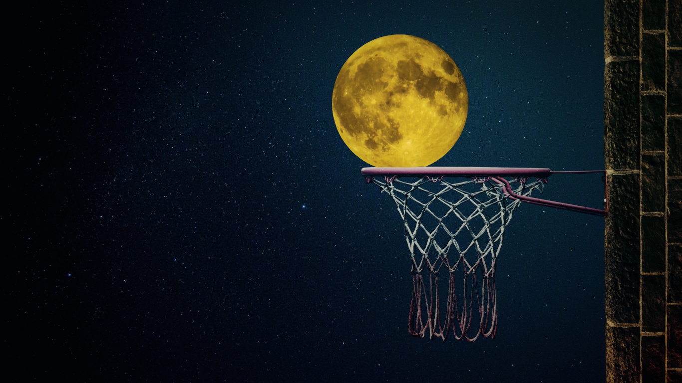 Луна попала в баскетбольное кольцо 