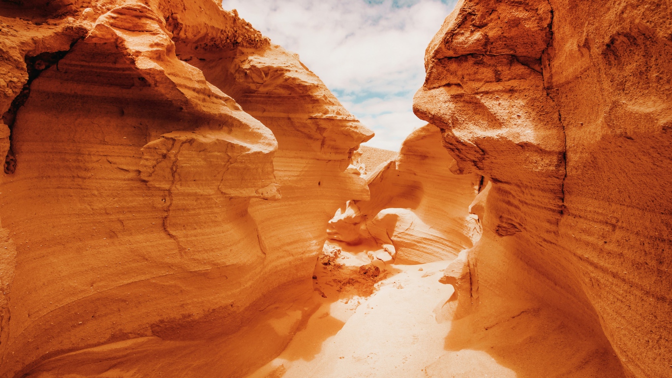 Каменный необычный каньон 