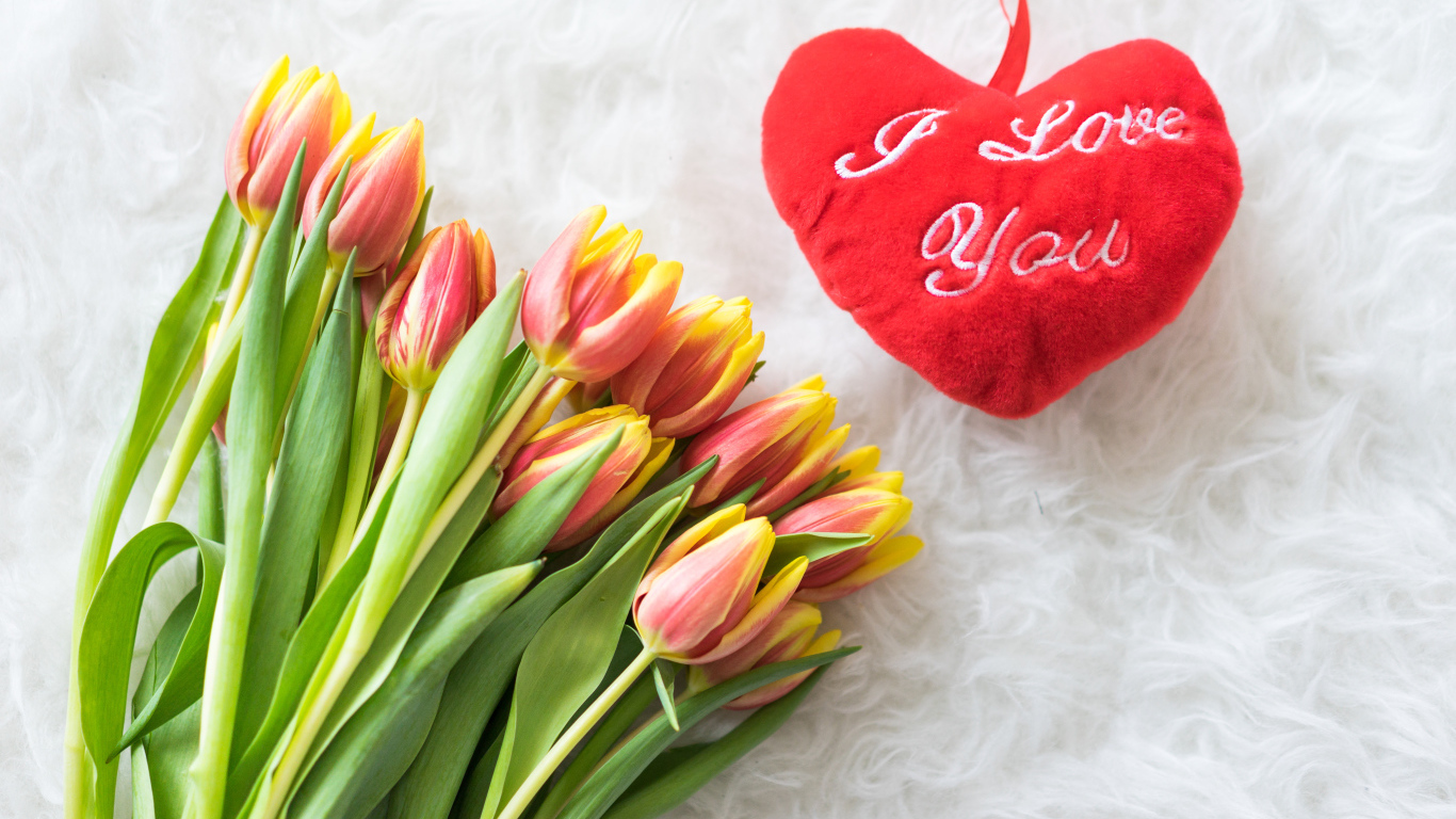 Букет оранжевых тюльпанов с красным сердцем 