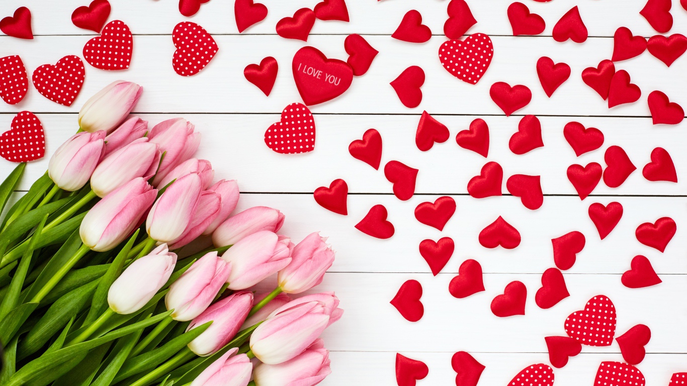 Букет розовых тюльпанов на белом фоне с красными сердечками