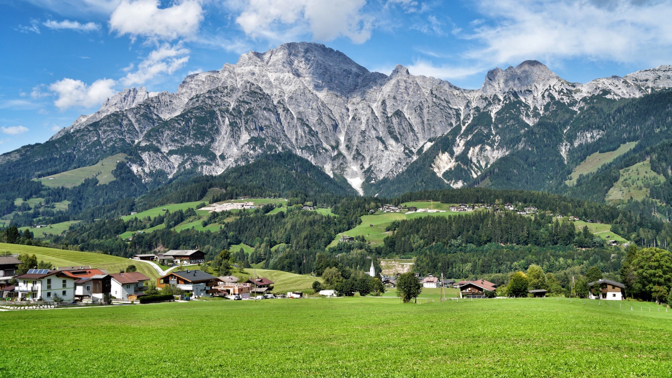 Вид высокие горы под голубым небом, Австрия 