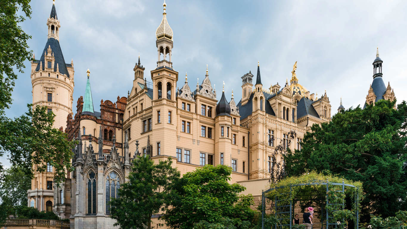 Красивый старинный Шверинский замок, Германия