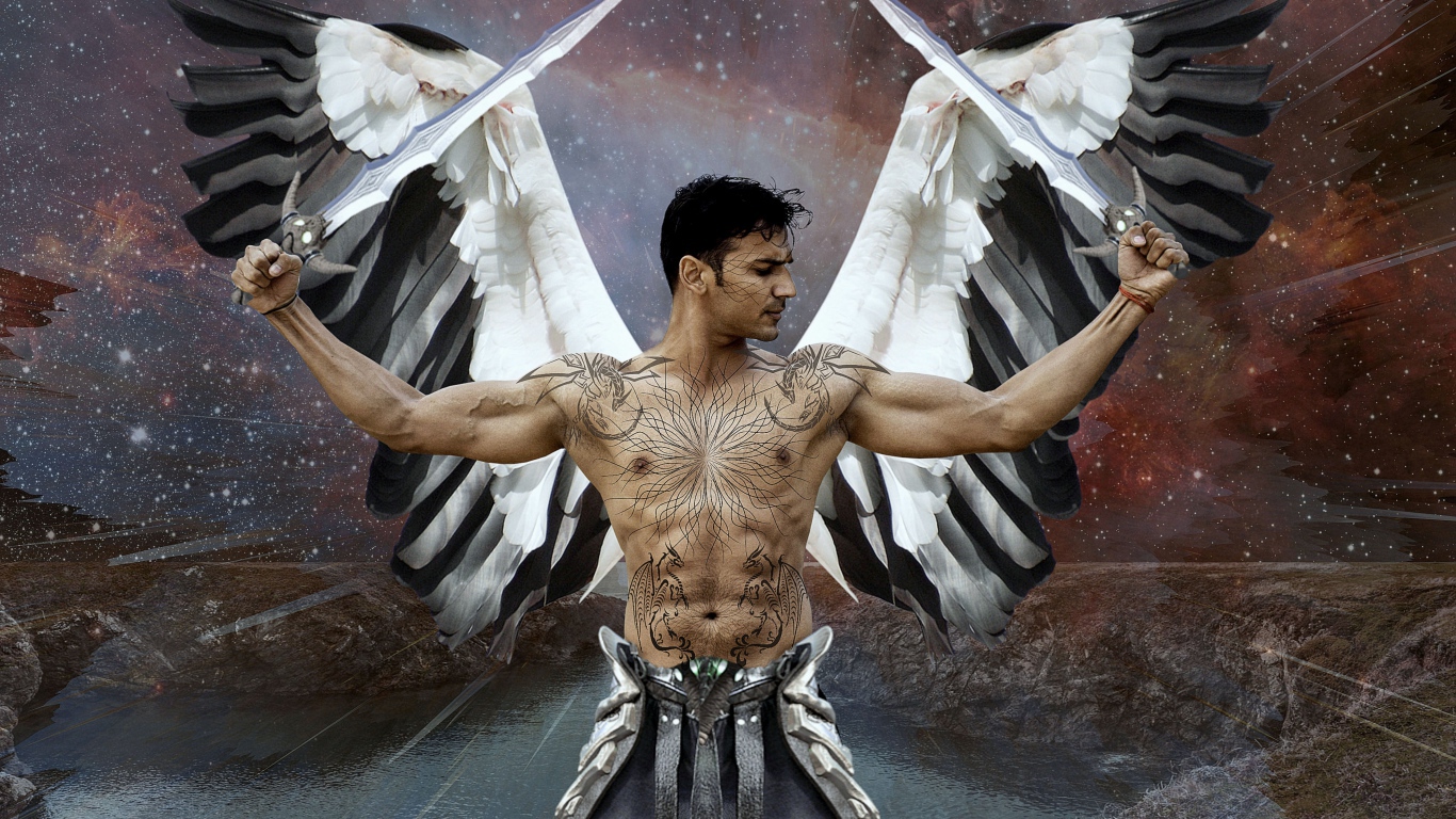 Мужчина боевой ангел с татуировками на теле 