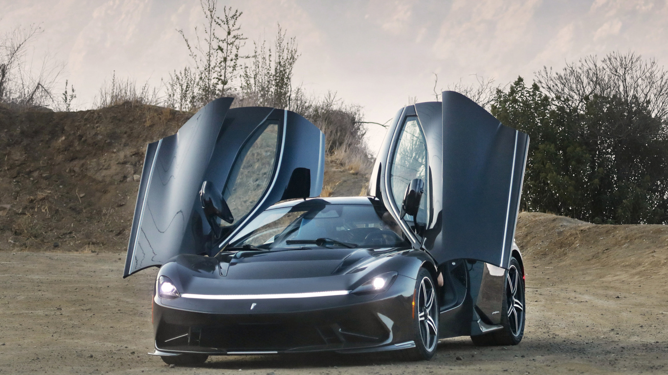 Автомобиль Pininfarina Battista, 2022 года с открытыми дверями