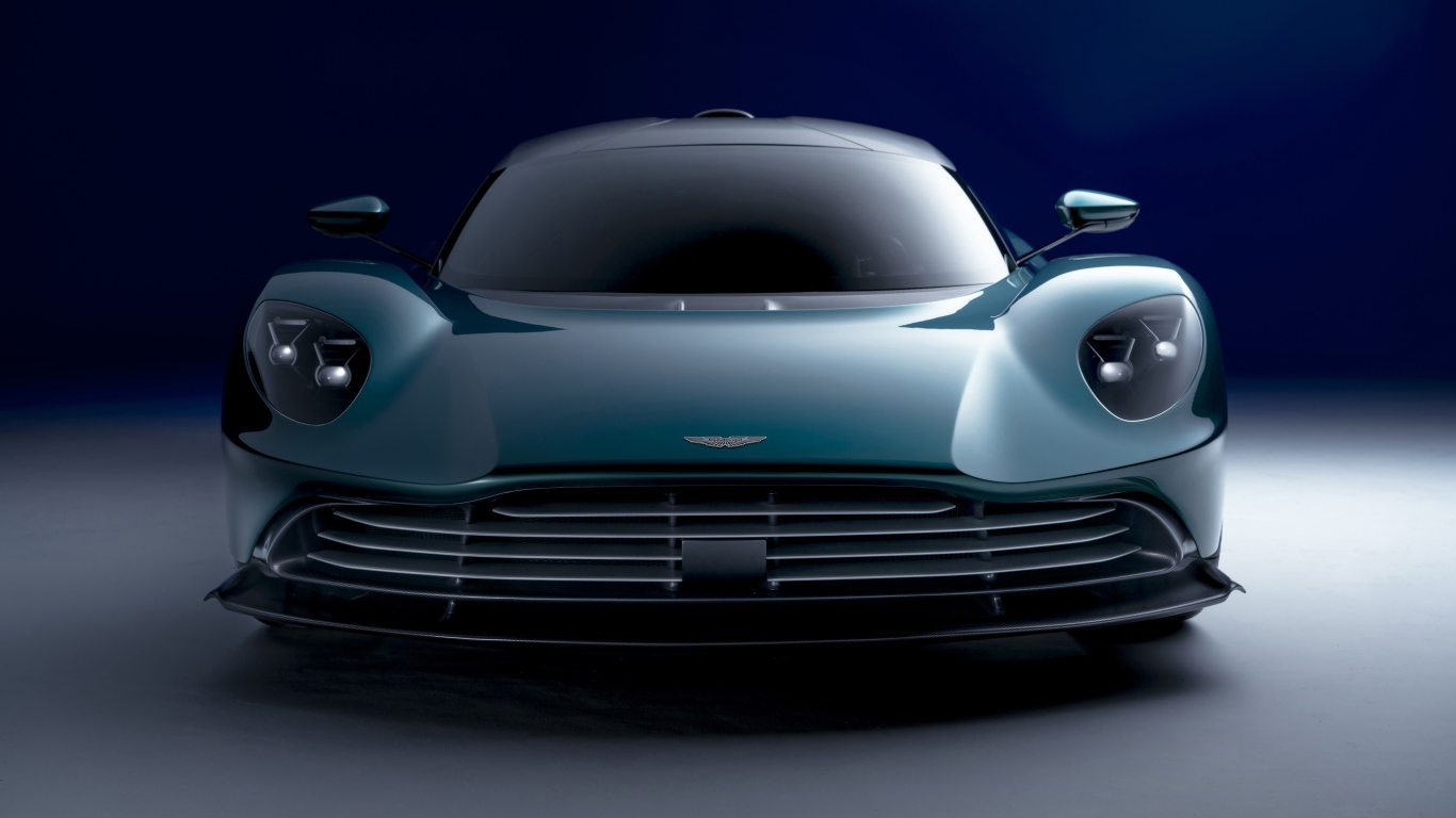 Автомобиль Aston Martin Valhalla 2021 года вид спереди