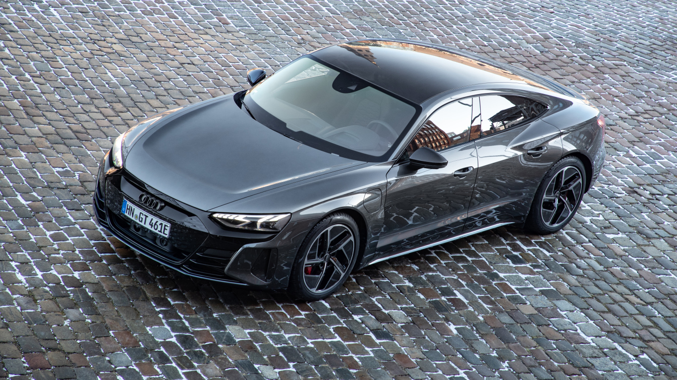 Красивый автомобиль  Audi RS E-Tron GT 2021 года