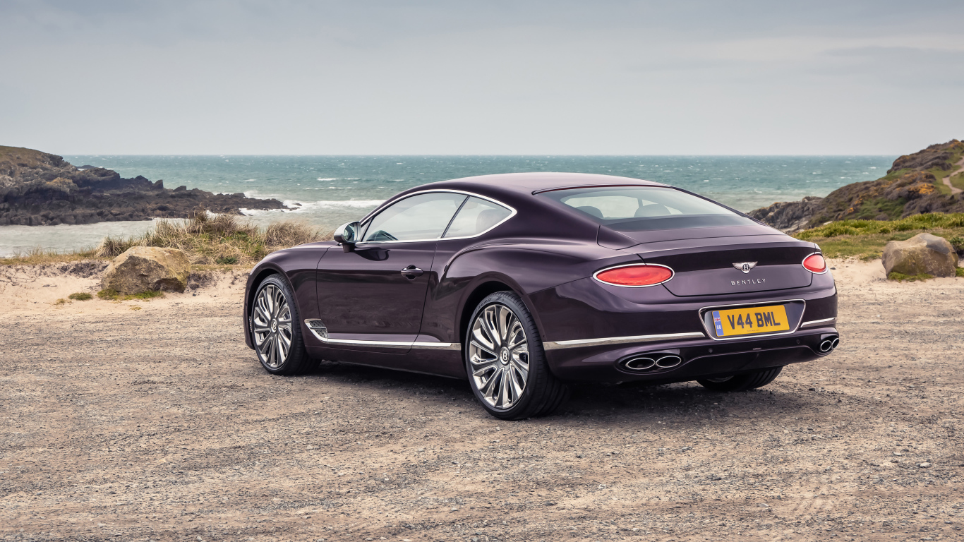 Автомобиль Bentley Continental GT Mulliner вид сзади