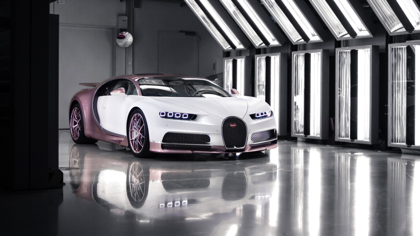 Автомобиль Bugatti Chiron, 2021 года в гараже