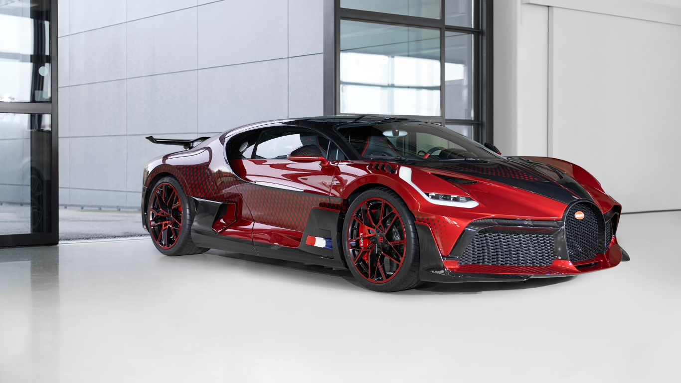 Дорогой автомобиль  Bugatti Divo Lady Bug 2021 года в гараже