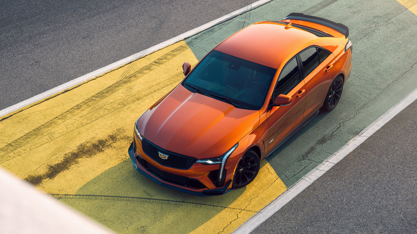 Оранжевый Cadillac CT4-V Blackwing 2022 года вид сверху