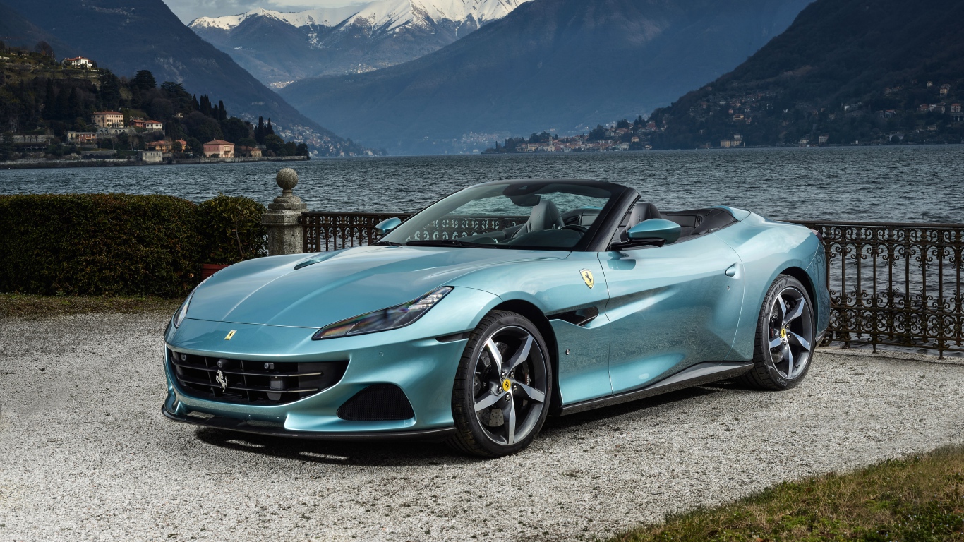 Красивый спортивный автомобиль Ferrari Portofino M 2021  года