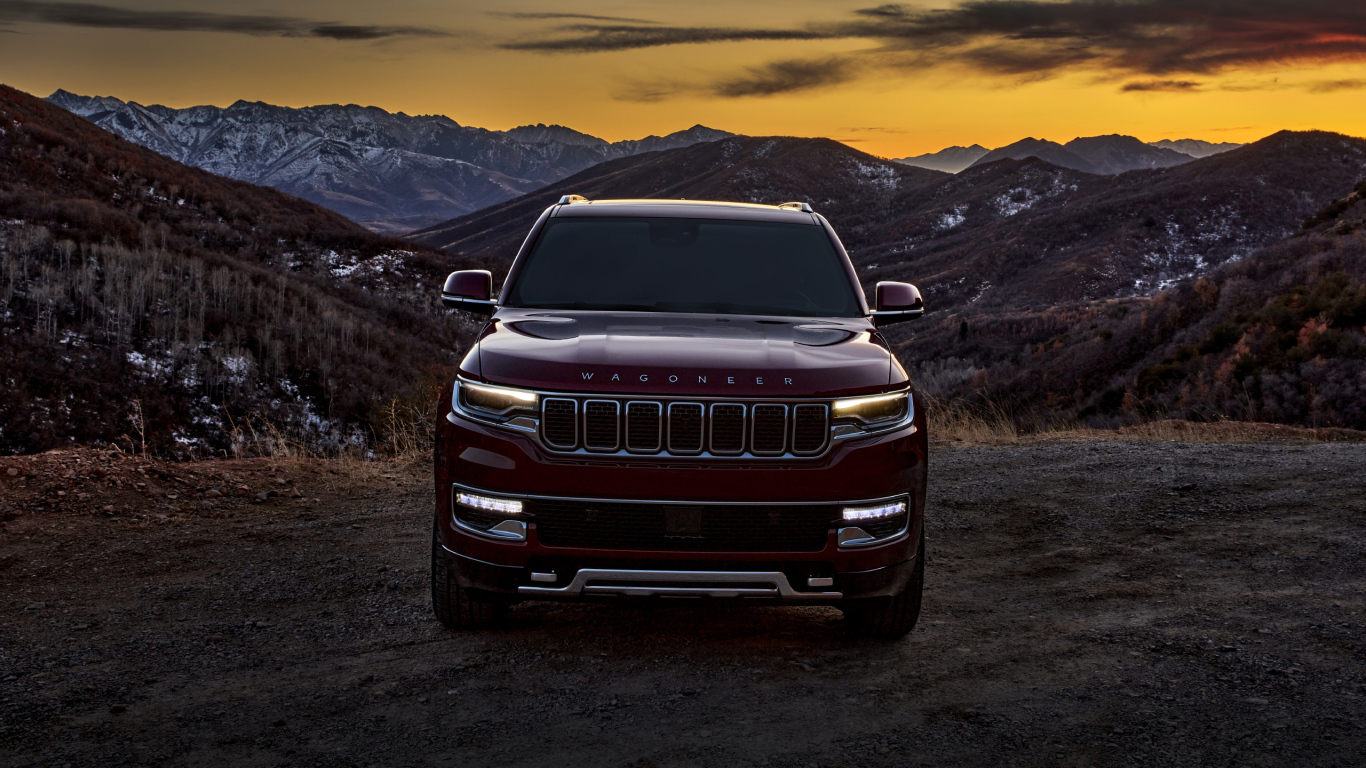 Внедорожник Jeep Wagoneer Series II Premium, 2022 года на фоне заката в горах