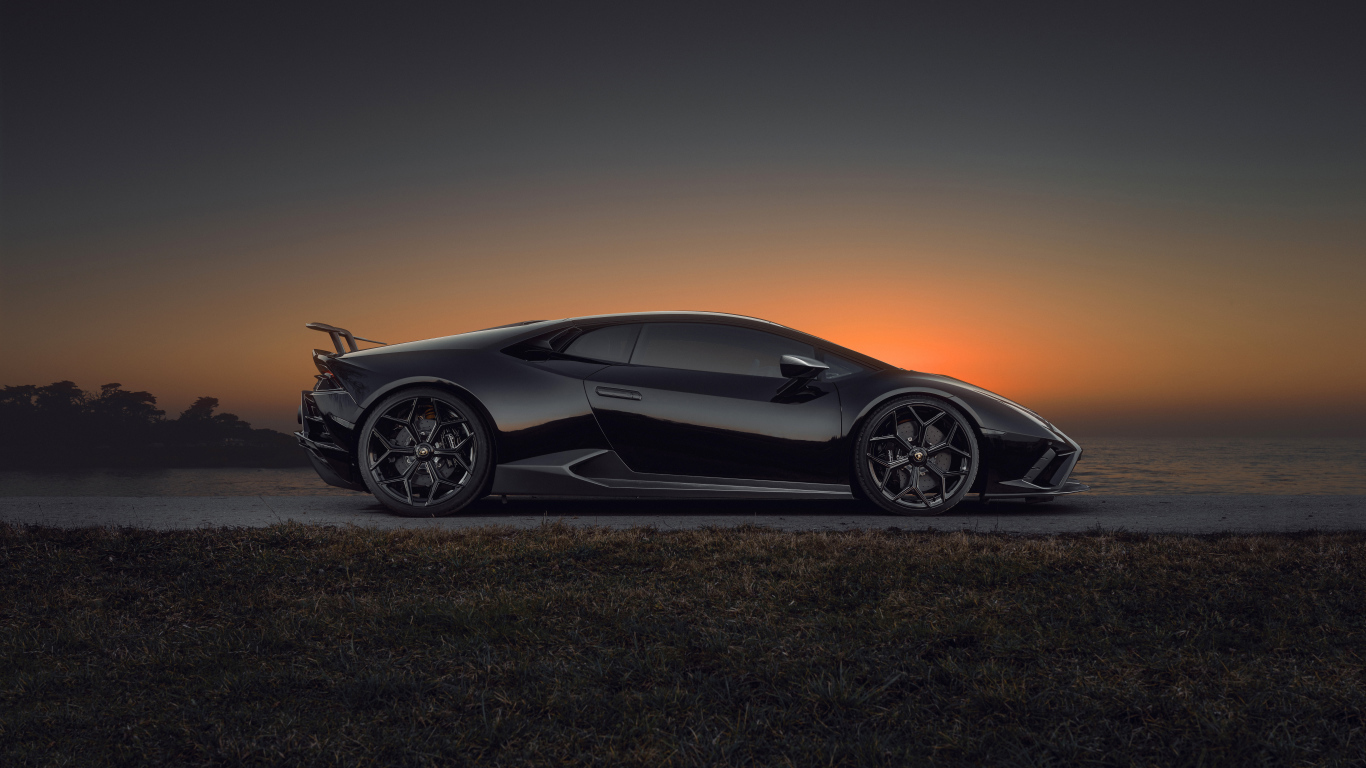 Черный Lamborghini Huracán EVO RWD 2021 года вид сбоку