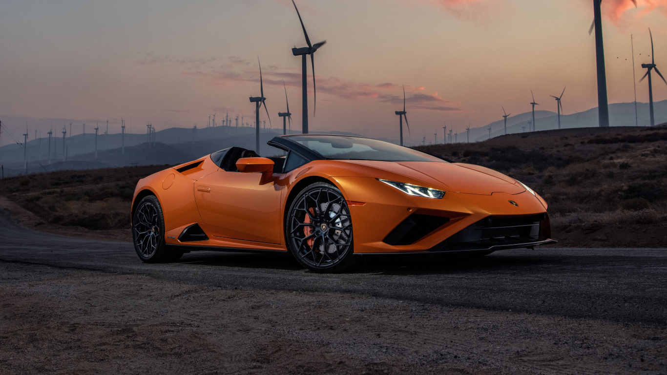 Оранжевый автомобиль Lamborghini Huracán EVO RWD Spyder 2021 года