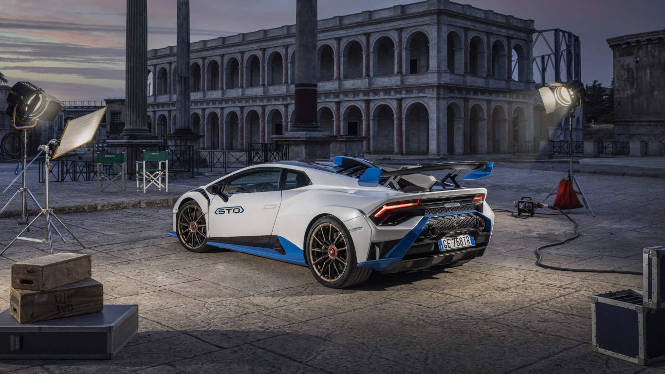 Автомобиль Lamborghini Huracán STO 2021 года вид сзади