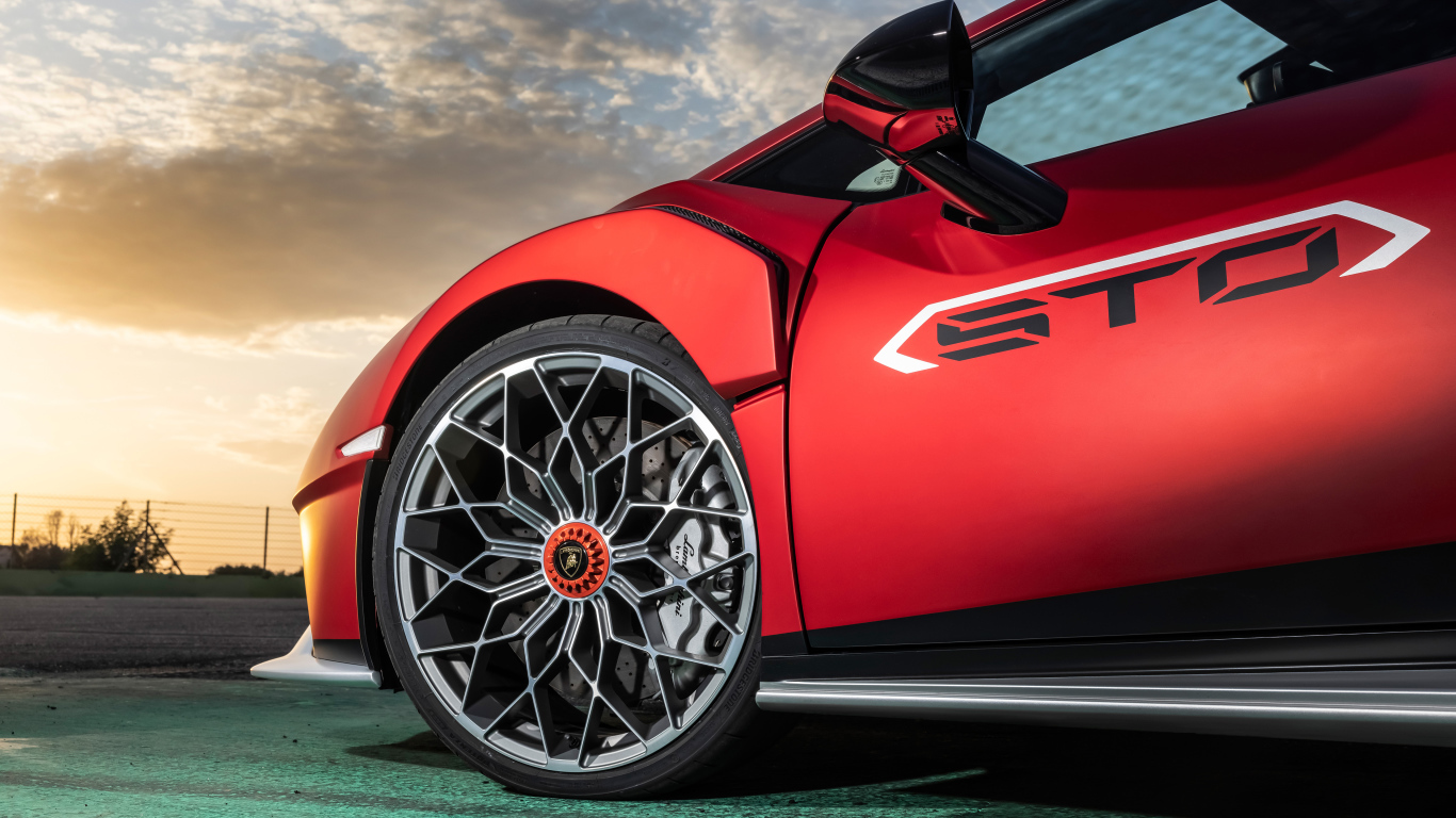 Колесо красного автомобиля Lamborghini Huracán STO 2021 года 