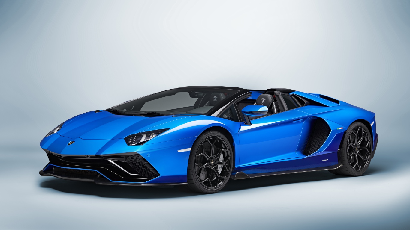 Синий Lamborghini Aventador LP 780-4 Ultimate 2021 года на сером фоне