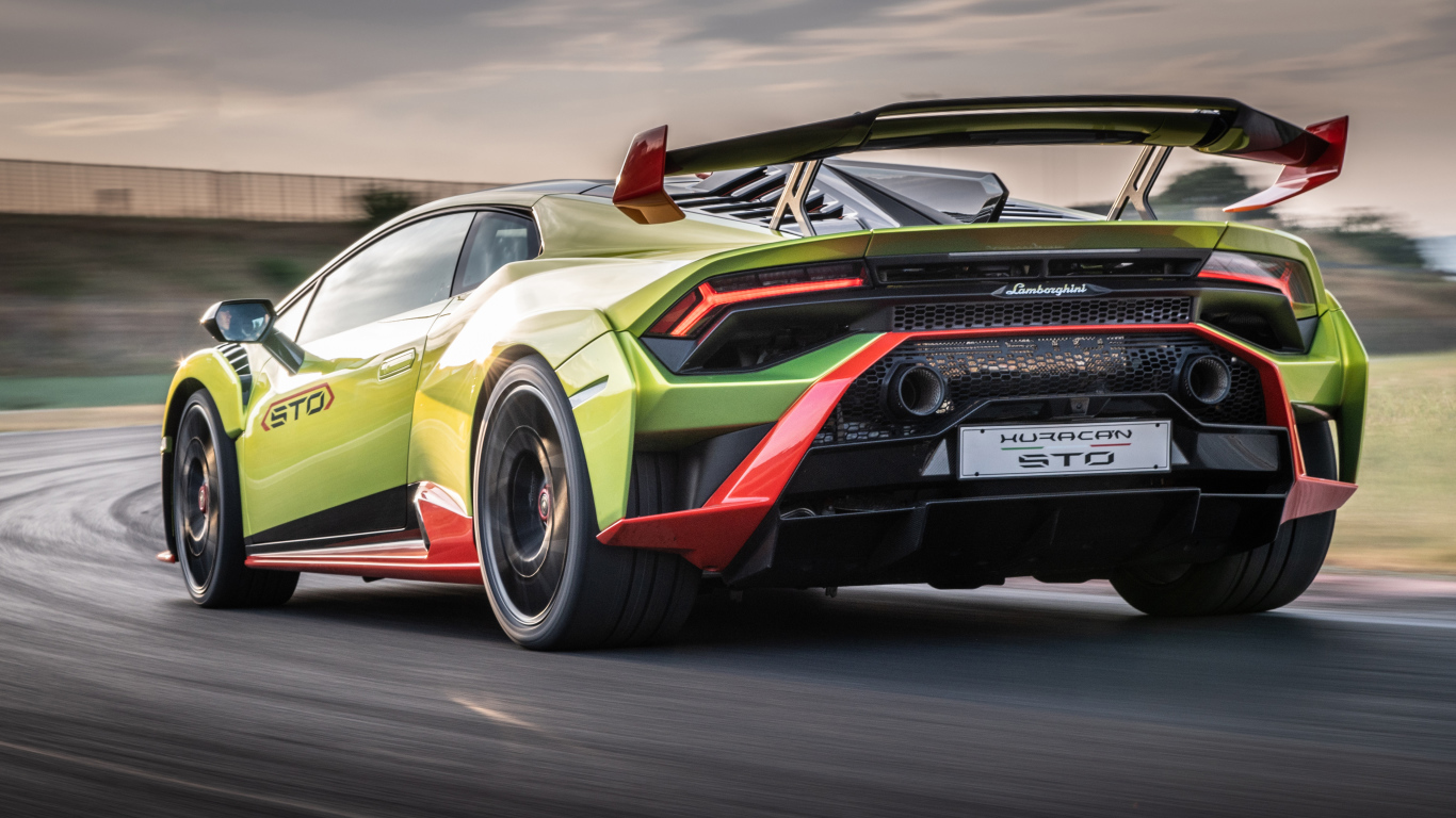 Зеленый Lamborghini Huracán STO 2021 года вид сзади