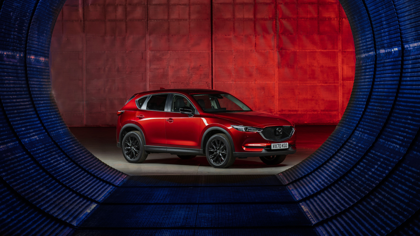 Красный автомобиль Mazda CX-5 Kuro Edition 2021 года