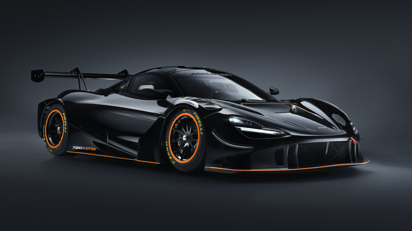 Черный спортивный автомобиль McLaren 720S GT3X 2021 года на сером фоне