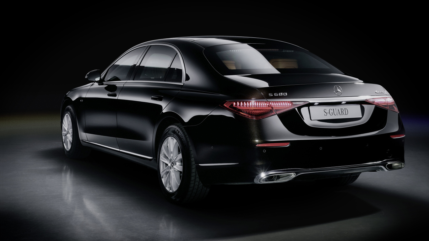 Черный Mercedes-Benz S 680 Guard 4MATIC 2021 года вид сзади 