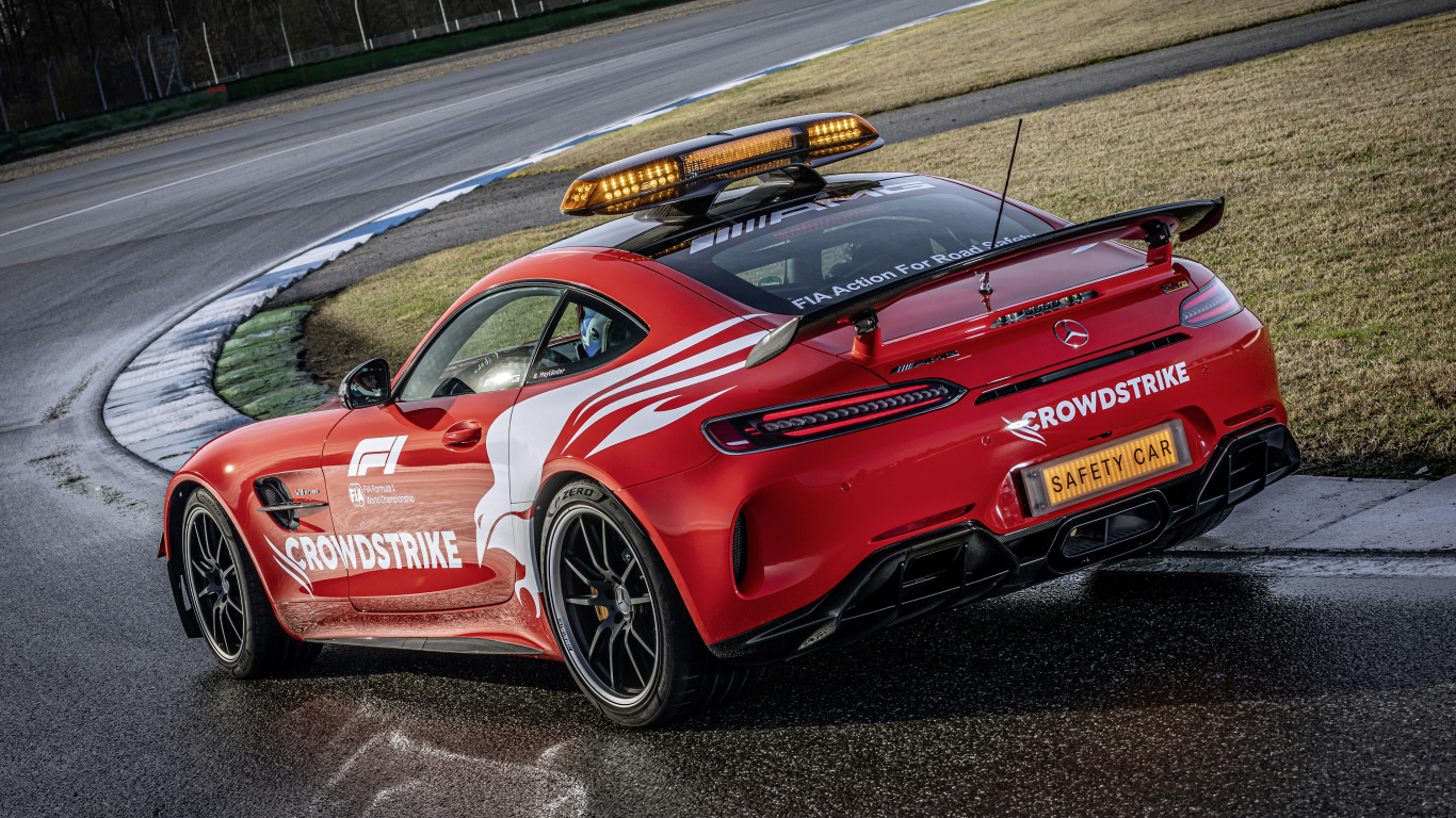 Красный Mercedes-AMG GT R F1 Safety Car 2021 года вид сзади