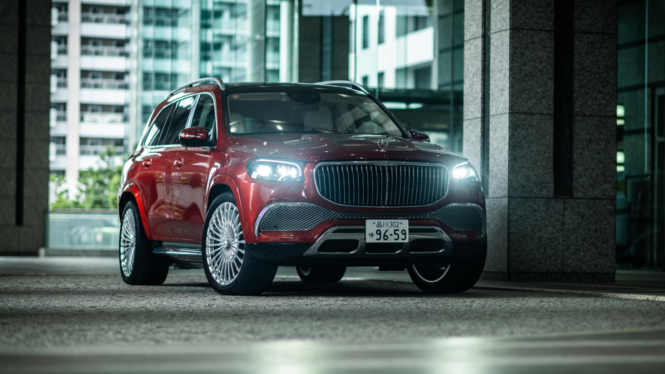 Красный Mercedes-Maybach GLS 600 4MATIC 2021 года с включенными фарами