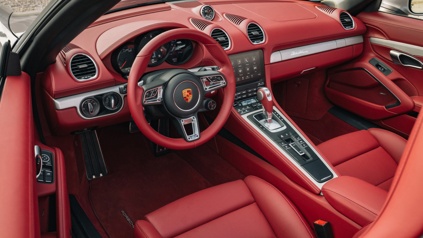 Красный кожаный салон автомобиля Porsche Boxster 25 Jahre 2021 года