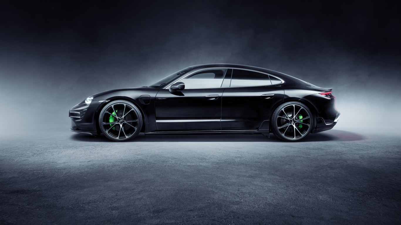 Черный Porsche Taycan Aerokit 2021 года вид сбоку