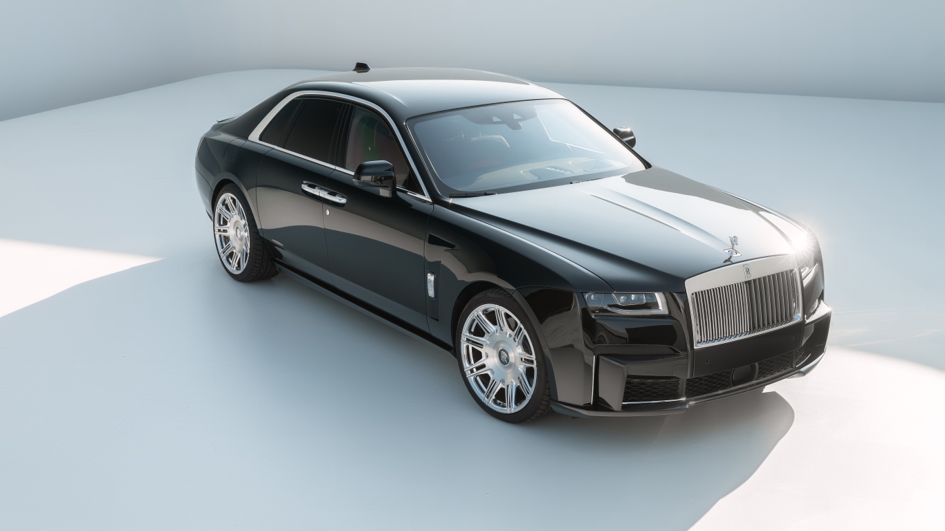 Стильный дорогой автомобиль Rolls-Royce Ghost 2021 года