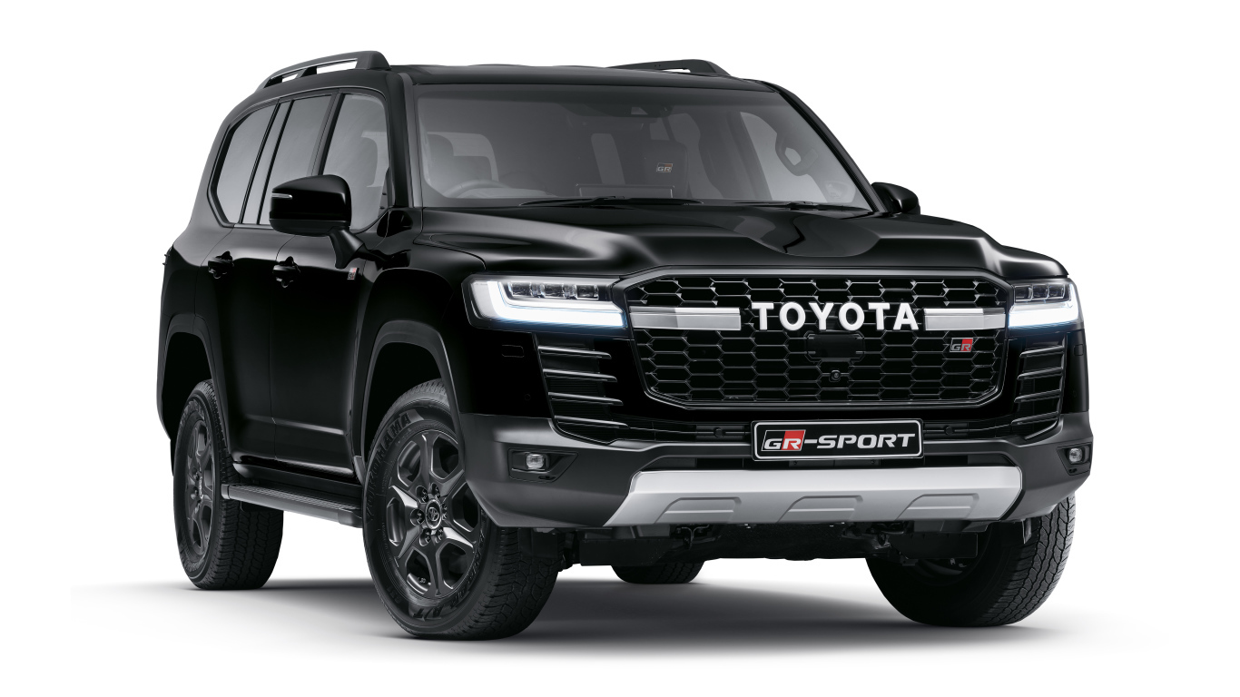 Черный внедорожник Toyota Land Cruiser GR-S 2021 года на белом фоне