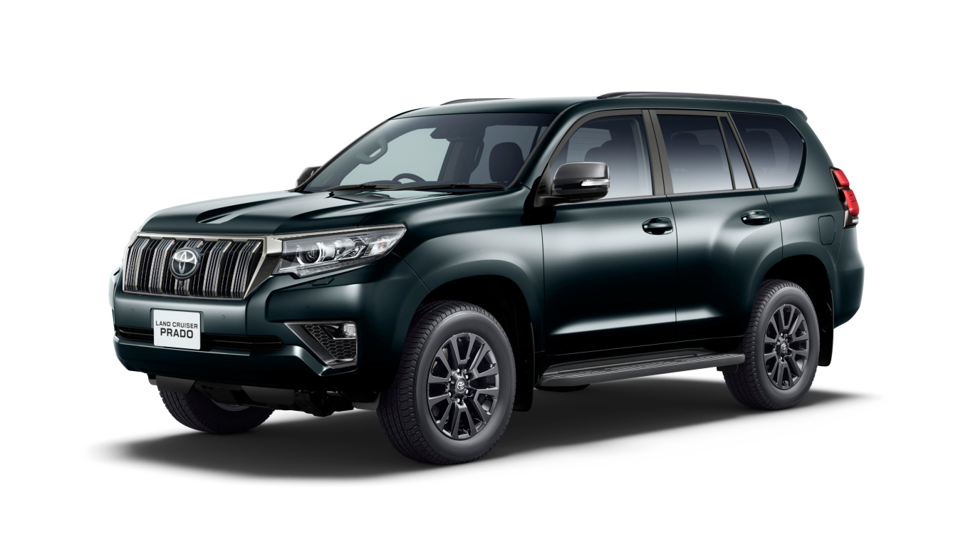 Внедорожник Land Cruiser Prado TX L, 2021 года на белом фоне