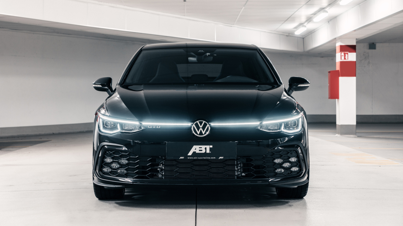 Черный автомобиль ABT Volkswagen Golf GTD 2021 года вид спереди