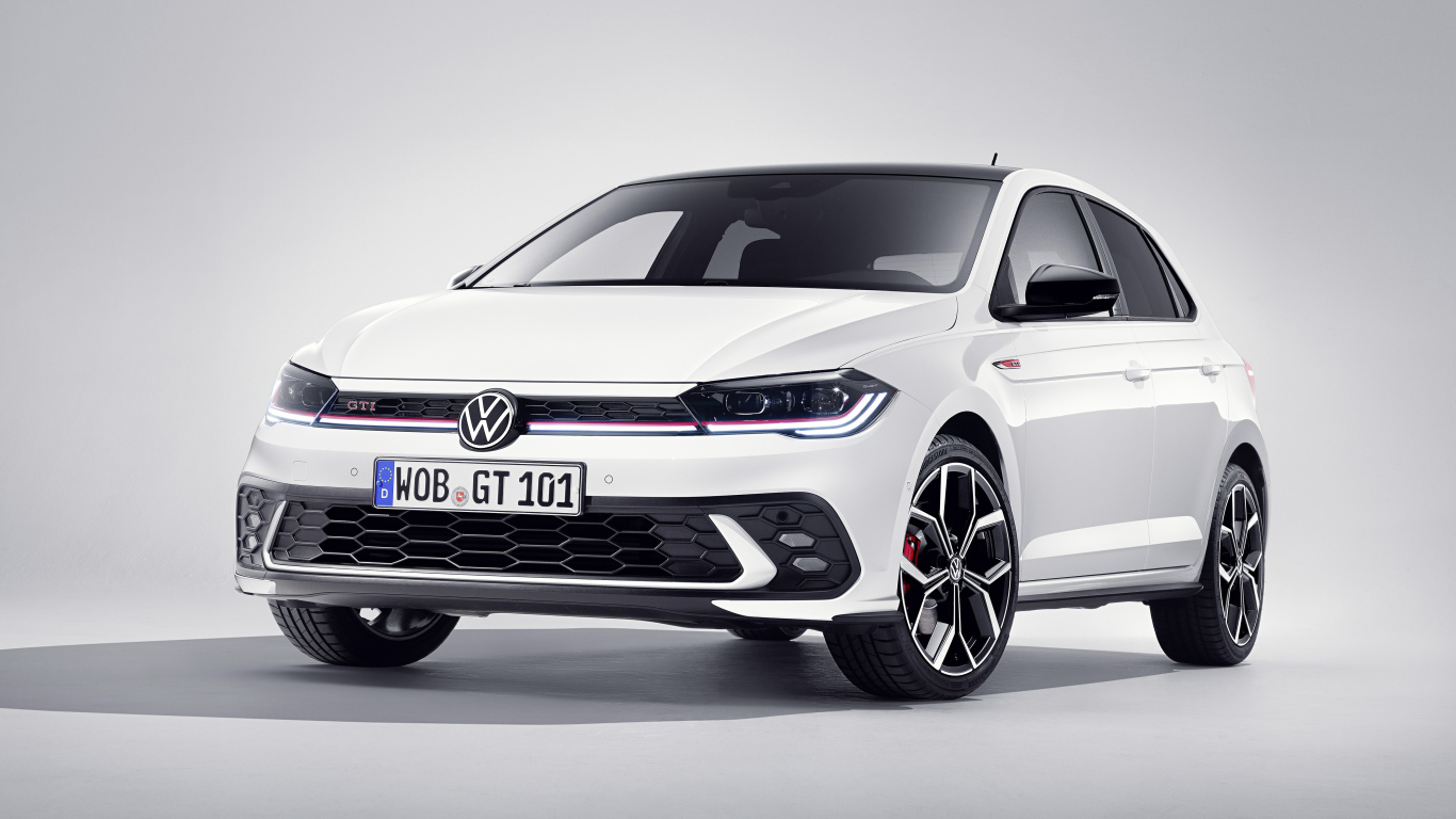 Белый автомобиль  Volkswagen Polo GTI 2021  года вид спереди