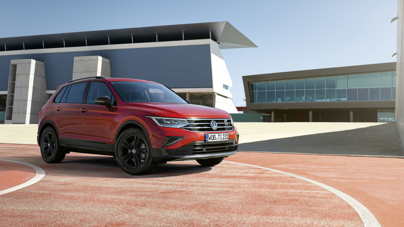 Красный внедорожник Volkswagen Tiguan Urban Sport 2021 года