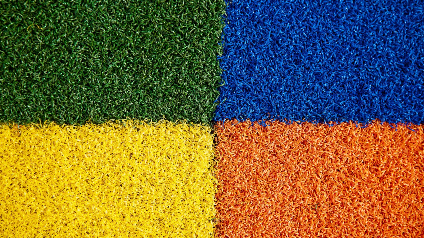 Четырехцветное ковровое покрытие 